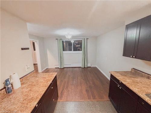 1-26 Woodfern Court, Kitchener, ON - Indoor Photo Showing Kitchen