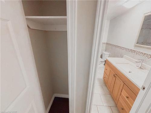 1-26 Woodfern Court, Kitchener, ON - Indoor Photo Showing Bathroom