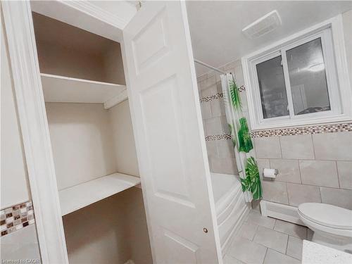 1-26 Woodfern Court, Kitchener, ON - Indoor Photo Showing Bathroom