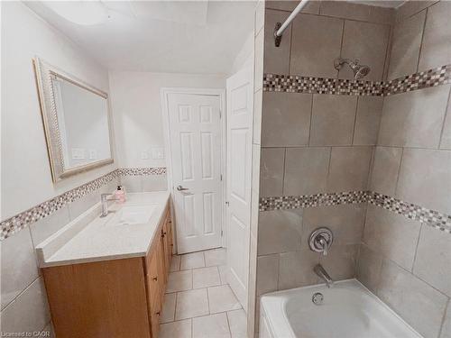 1-26 Woodfern Court, Kitchener, ON - Indoor Photo Showing Bathroom