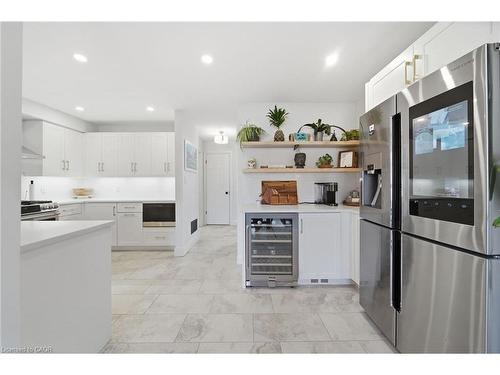136 Braemar Avenue, Caledonia, ON - Indoor Photo Showing Kitchen