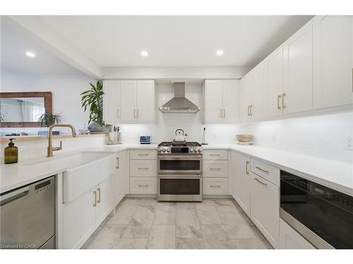 136 Braemar Avenue, Caledonia, ON - Indoor Photo Showing Kitchen With Upgraded Kitchen