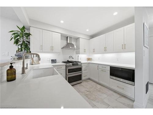 136 Braemar Avenue, Caledonia, ON - Indoor Photo Showing Kitchen