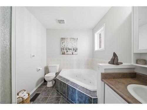 136 Braemar Avenue, Caledonia, ON - Indoor Photo Showing Bathroom