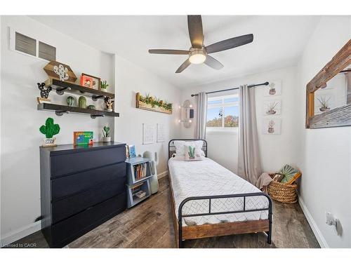 136 Braemar Avenue, Caledonia, ON - Indoor Photo Showing Bedroom