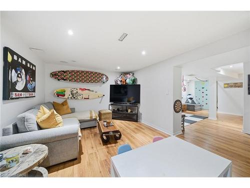 136 Braemar Avenue, Caledonia, ON - Indoor Photo Showing Living Room