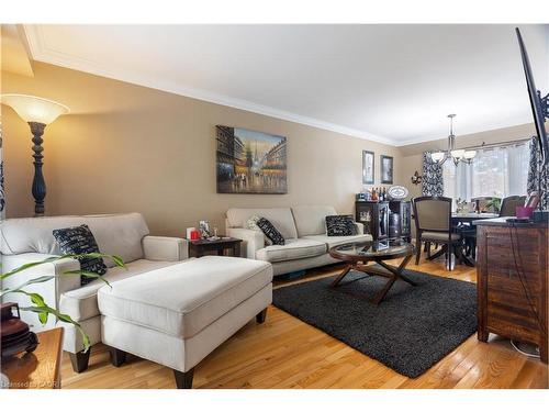 1486 Reynolds Avenue, Burlington, ON - Indoor Photo Showing Living Room