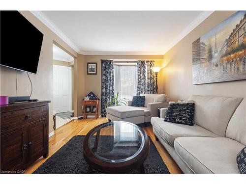 1486 Reynolds Avenue, Burlington, ON - Indoor Photo Showing Living Room