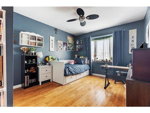 1486 Reynolds Avenue, Burlington, ON - Indoor Photo Showing Bedroom