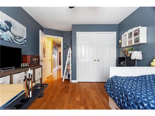 1486 Reynolds Avenue, Burlington, ON - Indoor Photo Showing Bedroom