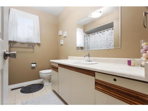 1486 Reynolds Avenue, Burlington, ON - Indoor Photo Showing Bathroom