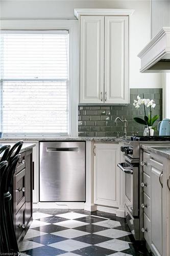 3 Turner Avenue, Hamilton, ON - Indoor Photo Showing Kitchen