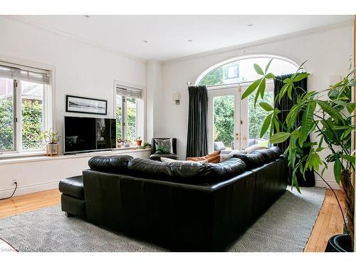 3 Turner Avenue, Hamilton, ON - Indoor Photo Showing Living Room