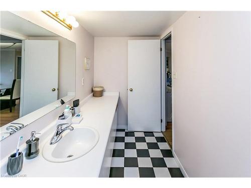 403-5080 Pinedale Avenue, Burlington, ON - Indoor Photo Showing Bathroom