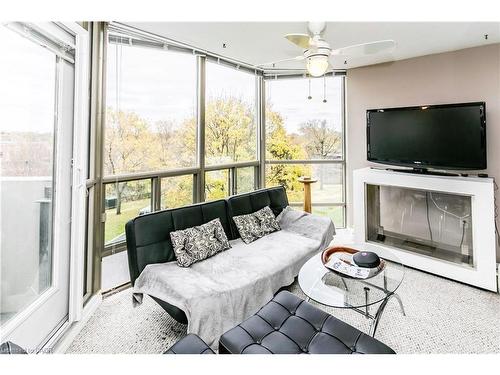 403-5080 Pinedale Avenue, Burlington, ON - Indoor