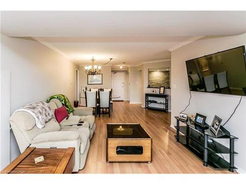 403-5080 Pinedale Avenue, Burlington, ON - Indoor Photo Showing Living Room