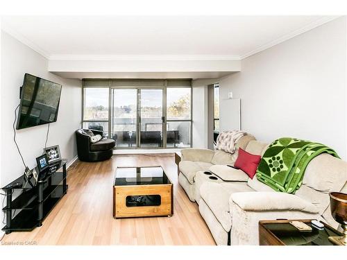 403-5080 Pinedale Avenue, Burlington, ON - Indoor Photo Showing Living Room