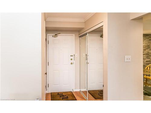 403-5080 Pinedale Avenue, Burlington, ON - Indoor Photo Showing Other Room