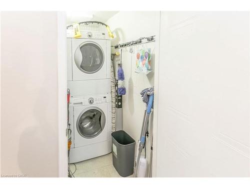 403-5080 Pinedale Avenue, Burlington, ON - Indoor Photo Showing Laundry Room