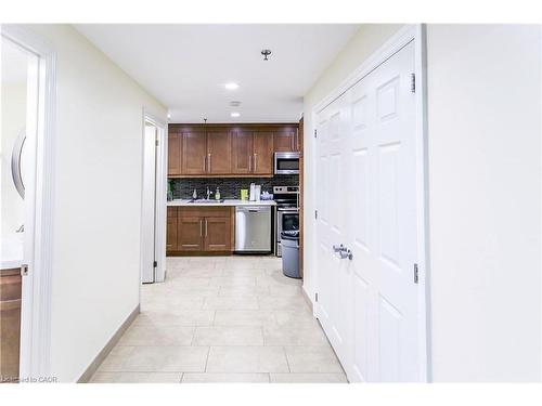 403-5080 Pinedale Avenue, Burlington, ON - Indoor Photo Showing Other Room