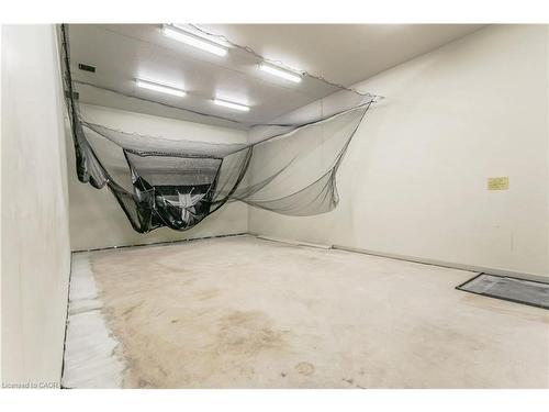 403-5080 Pinedale Avenue, Burlington, ON - Indoor Photo Showing Garage