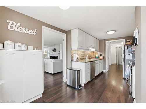 403-430 Pearl Street, Burlington, ON - Indoor Photo Showing Kitchen