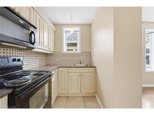 4-120 Sherman Avenue S, Hamilton, ON - Indoor Photo Showing Kitchen