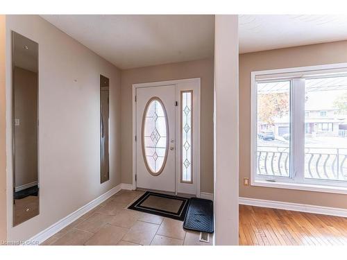 162 Solomon Crescent, Hamilton, ON - Indoor Photo Showing Other Room