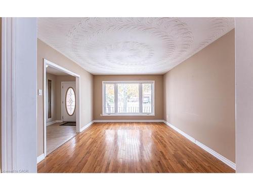 162 Solomon Crescent, Hamilton, ON - Indoor Photo Showing Other Room