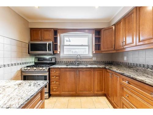 162 Solomon Crescent, Hamilton, ON - Indoor Photo Showing Kitchen