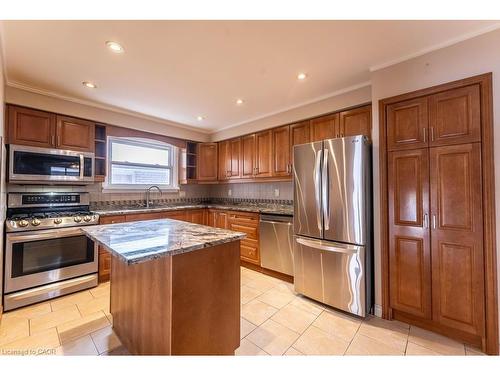 162 Solomon Crescent, Hamilton, ON - Indoor Photo Showing Kitchen