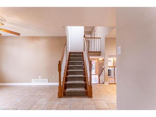 162 Solomon Crescent, Hamilton, ON - Indoor Photo Showing Other Room