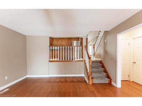 162 Solomon Crescent, Hamilton, ON - Indoor Photo Showing Other Room