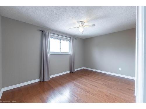 162 Solomon Crescent, Hamilton, ON - Indoor Photo Showing Other Room