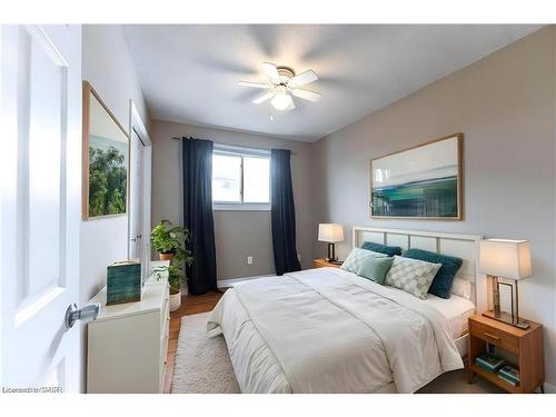 162 Solomon Crescent, Hamilton, ON - Indoor Photo Showing Bedroom