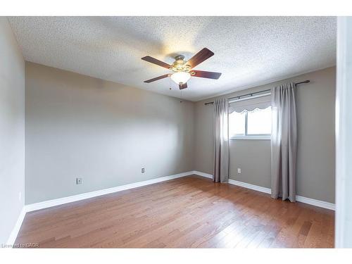 162 Solomon Crescent, Hamilton, ON - Indoor Photo Showing Other Room