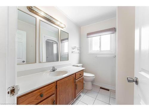 162 Solomon Crescent, Hamilton, ON - Indoor Photo Showing Bathroom