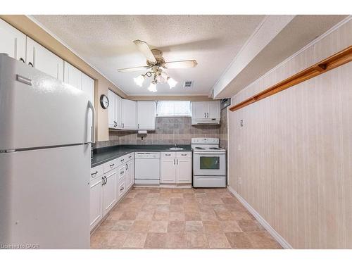 162 Solomon Crescent, Hamilton, ON - Indoor Photo Showing Kitchen