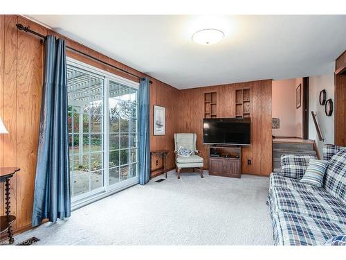 155 Shuh Avenue, Kitchener, ON - Indoor Photo Showing Living Room