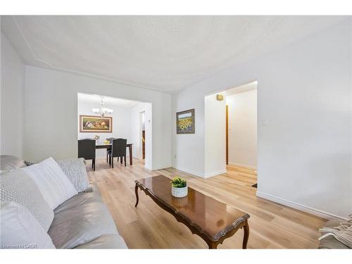 117 Partridge Place, Waterloo, ON - Indoor Photo Showing Living Room