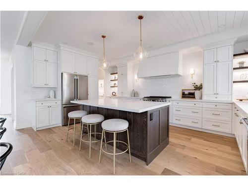 684 Peele Boulevard, Burlington, ON - Indoor Photo Showing Kitchen With Upgraded Kitchen