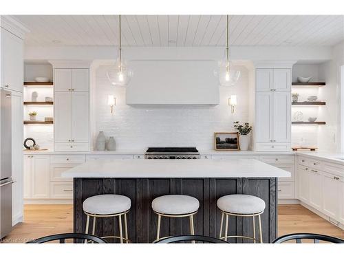 684 Peele Boulevard, Burlington, ON - Indoor Photo Showing Kitchen With Upgraded Kitchen