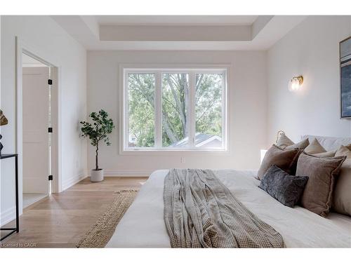 684 Peele Boulevard, Burlington, ON - Indoor Photo Showing Bedroom