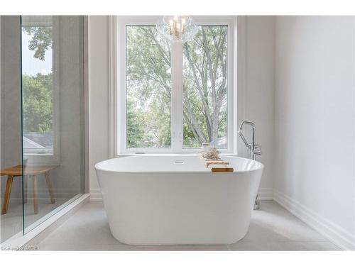 684 Peele Boulevard, Burlington, ON - Indoor