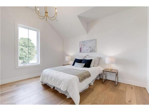 684 Peele Boulevard, Burlington, ON - Indoor Photo Showing Bedroom