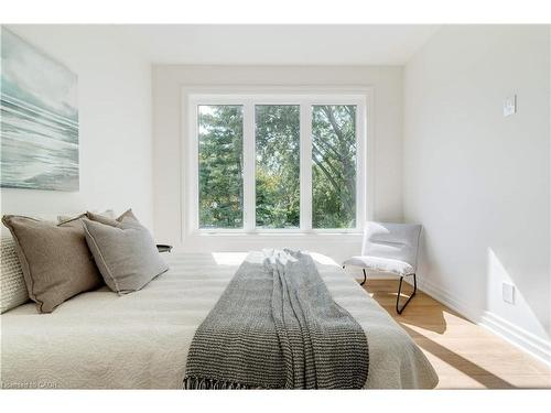 684 Peele Boulevard, Burlington, ON - Indoor Photo Showing Bedroom