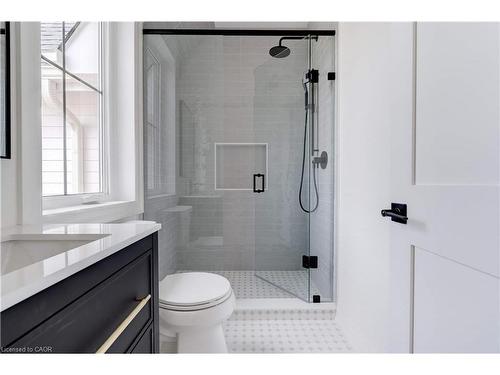 684 Peele Boulevard, Burlington, ON - Indoor Photo Showing Bathroom