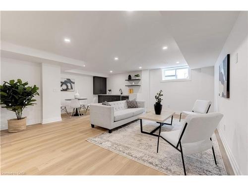 684 Peele Boulevard, Burlington, ON - Indoor