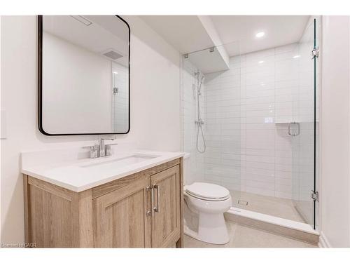 684 Peele Boulevard, Burlington, ON - Indoor Photo Showing Bathroom