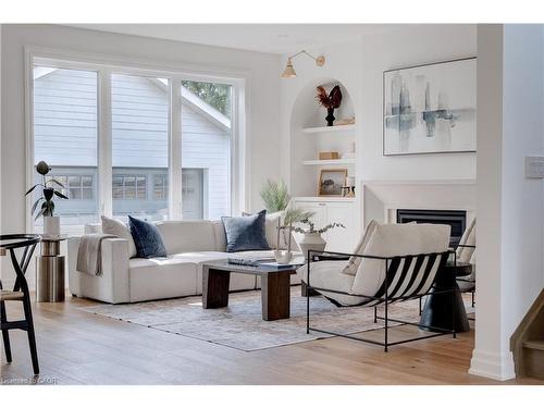 684 Peele Boulevard, Burlington, ON - Indoor